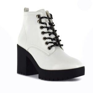 🆕 Seven7 Lace Up Ladies Boots Size 7 with side zipper easy on/off in Off White